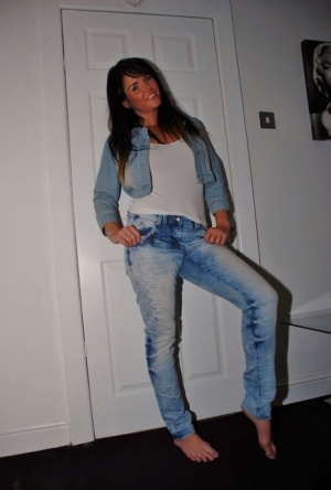 Dark haired teenj frees her bare ass and twat from denim jeans in bare feet