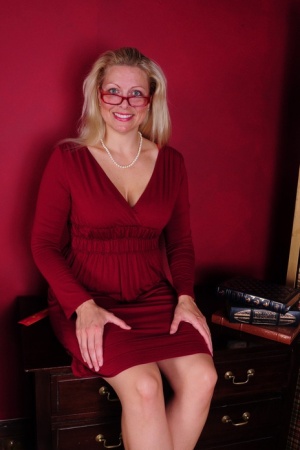 Chubby American housewife with blonde hair strips naked in glasses