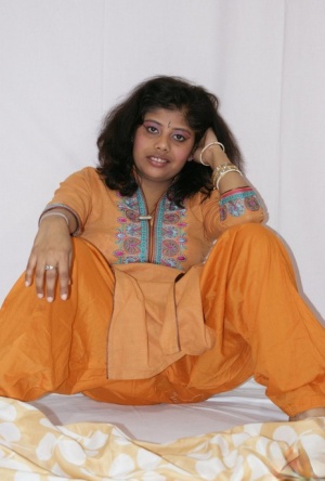 Indian woman Rupali gets naked while removing traditional clothing
