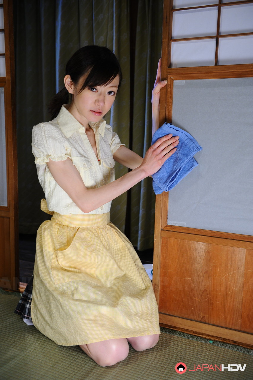 JAV 若く見える日本人の女の子、伊藤青葉が薄手のテディベアに変身