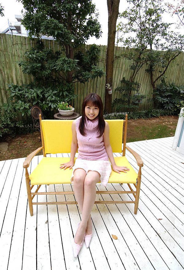 JAV Barely legal Japanese teen Aya Shiraishi slides panties aside to show her bush