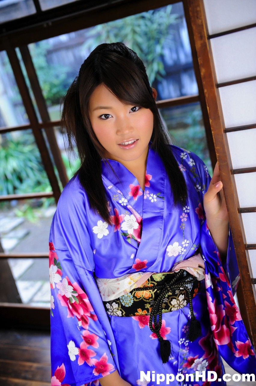 JAV Japanese solo girl hikes up her kimono to expose her vagina