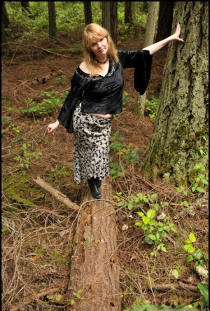 Mature lady Tasty Trixie hikes up her skirt for a quick piss in the woods 80276417