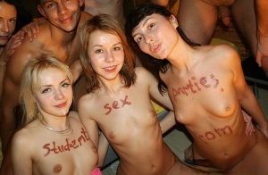 College students relieve pressures of upcoming exams with group sex games 28822543