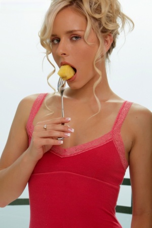 Slender blonde girl Kara Duhe gets naked while enjoying her food 30438102