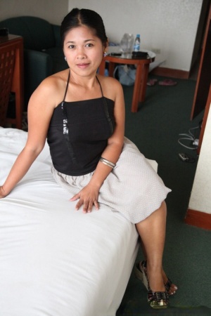 Asian ladies Che and Charm pose in motel for a sex tourist 62472398
