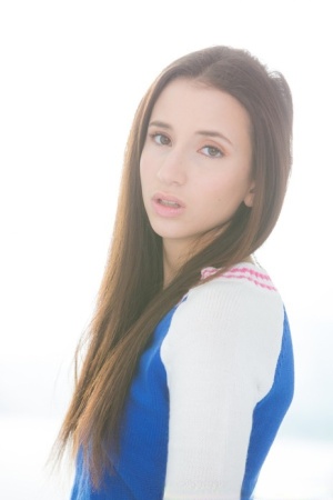 Daedal teen babe Belle Knox with tiny tits does great teasing show 22553167