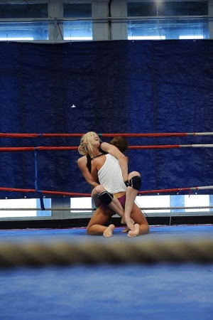 Rough catfight turning into fervent lesbian sex right on the wrestling floor