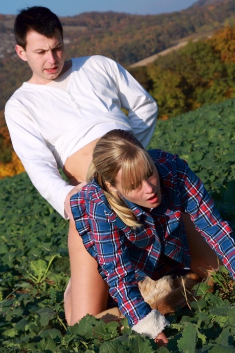 Blonde girl and her boyfriend have sex in a crop field away from prying eyes 34531914