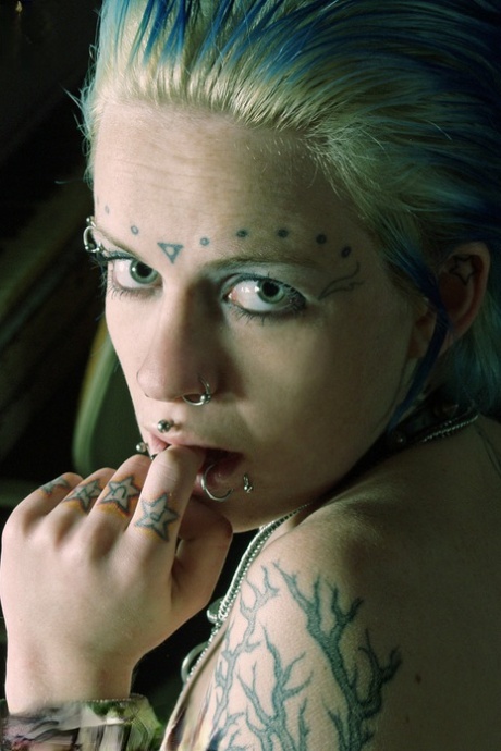 Punk girl Rachel Face is left naked and chained to a pinball machine 90468158