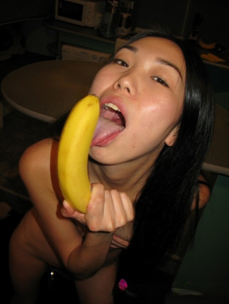 Skinny Filipina teen Nicoline Yiki fools around with a banana while bare naked 66772709