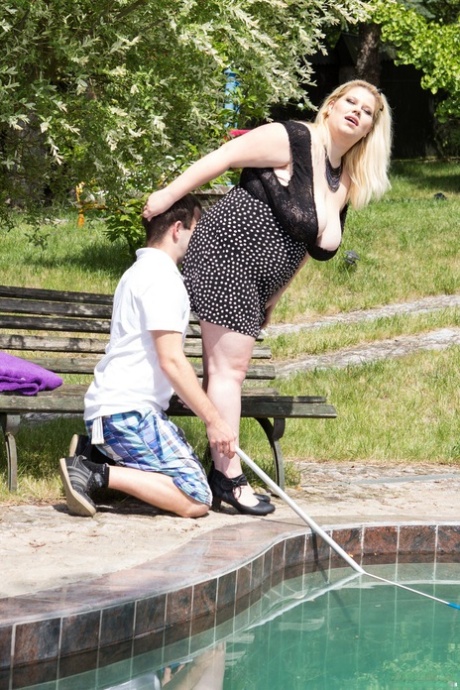 Obese blonde woman sits on the pool boy's face after seducing him 27300429