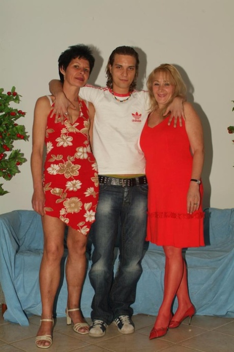 Older woman wear stockings during a threesome with a far younger man 46235132