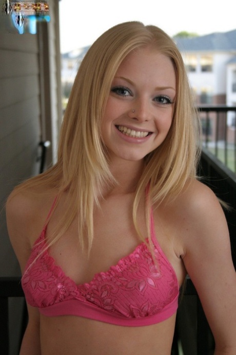 Charming beauty Skye Model looks absolutely stunning in her pink bikini 62147343