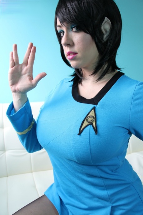 Cosplay chick Kayla Kiss gives a busty Star Trek performance with pasties 86727821