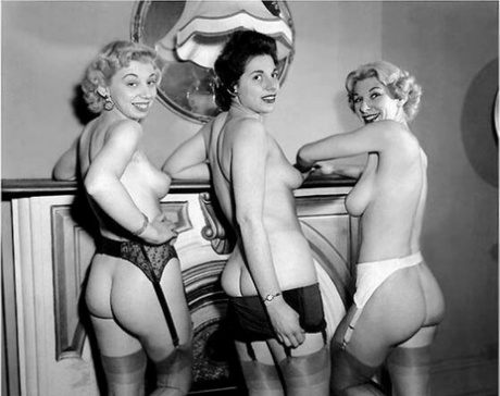 Models of yore removing bras and girdles to flaunt their stuff in vintage porn 91719094
