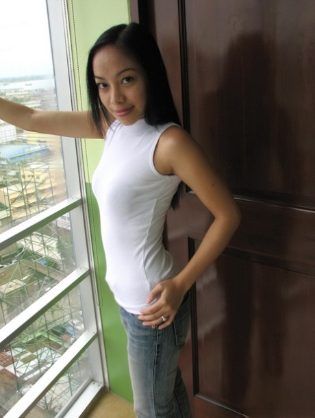 Asian amateur hottie Kim posing butt naked on the balcony