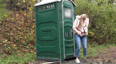 Blonde Katy Sky has to drop her jeans & pee in public because of locked toilet 20718447