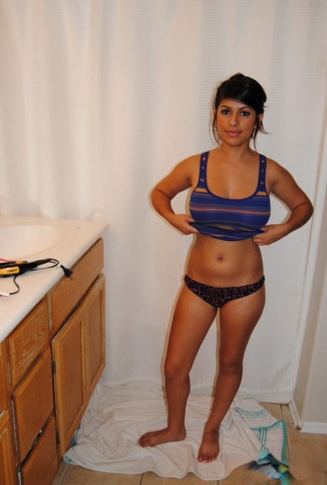 Latin Girl With Big Tits In Bathtub - Big Boobs Latin Nude & Porn Pics - ViewGals.com