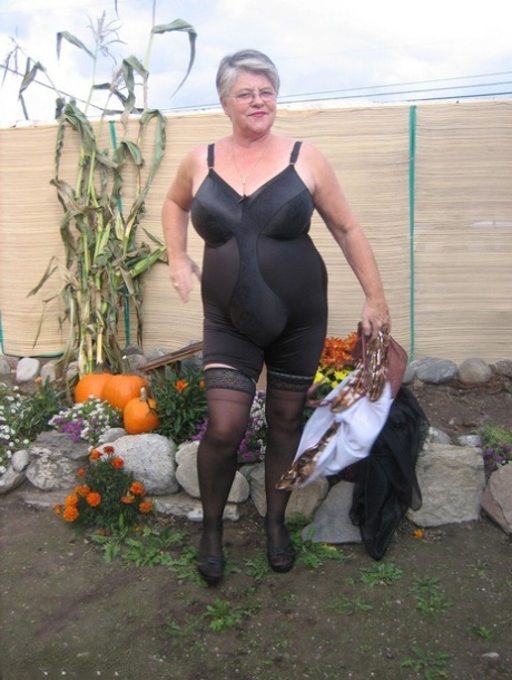 Fat nan Girdle Goddess sets her saggy boobs free of a girdle in the backyard 13501136