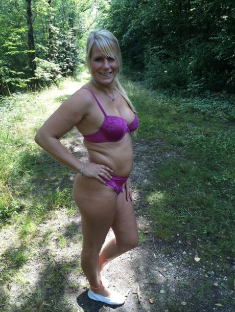 Chubby amateur MILF Sweet Susi sheds bikini bra to pose topless in the woods 77091210