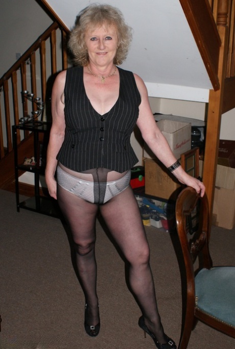 Dirty granny in pantyhose Claire Knight fingers her own soft mature cunt 76114077