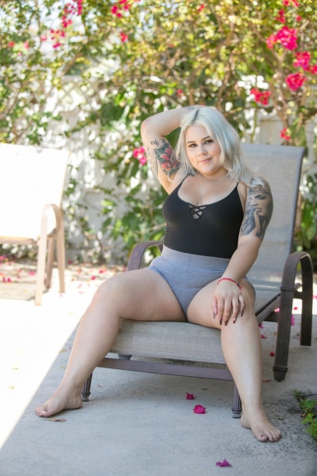 Blonde BBW with tattoos Blondie Franklin exposes her fat ass as she undresses 36155535