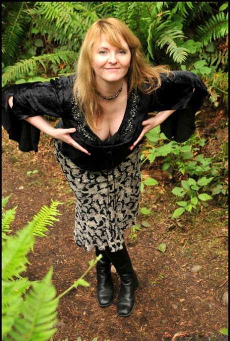 Mature lady Tasty Trixie hikes up her skirt for a quick piss in the woods 80276417
