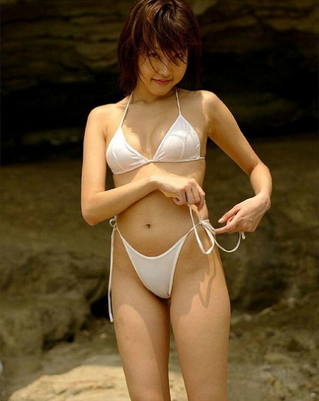 Japanese solo girl Keiko Akino releases her bush from bikini bottoms 17222974