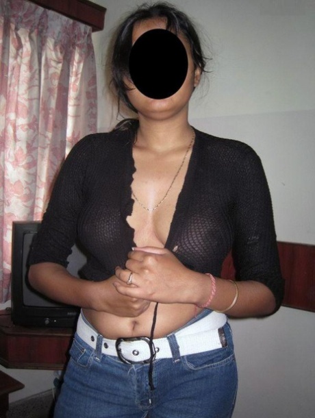 Nude Indian Wife - Indian Wife Nude & Porn Pics - ViewGals.com