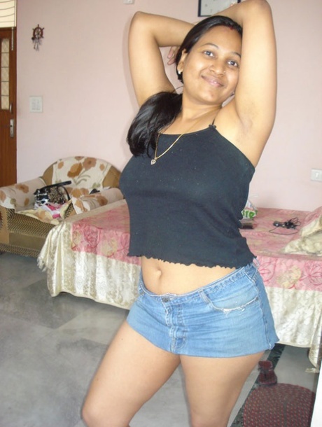 Indian plumper exposes upskirt underwear after freeing her boobs from a bra 98471172