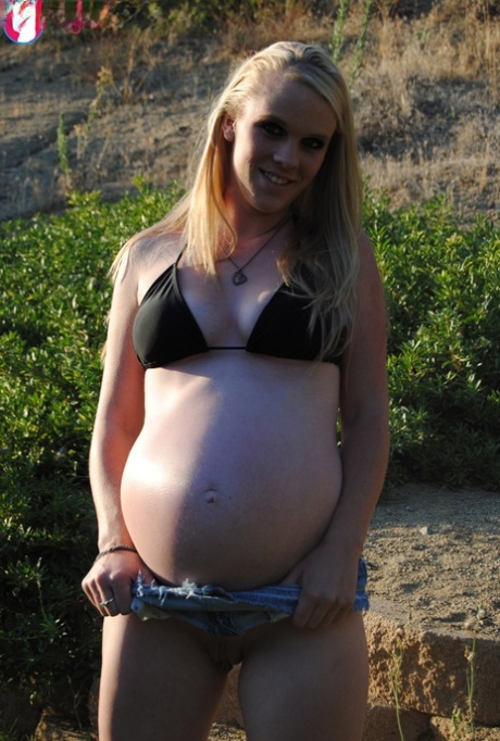 Blonde amateur Hydii May shows her milk filled tits and pregnant belly outside 18077777