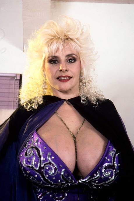 Middle-aged blonde Lulu Devine displays her huge boobs on a bed 82791376