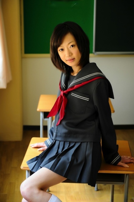 Barely legal Japanese student shows her bare knees in her school uniform 34110404