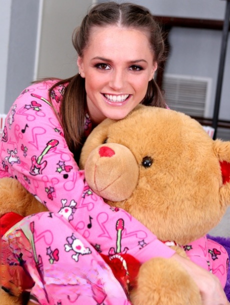 Solo girl Tori Black takes off her pyjamas to get naked upon her bed 53191743
