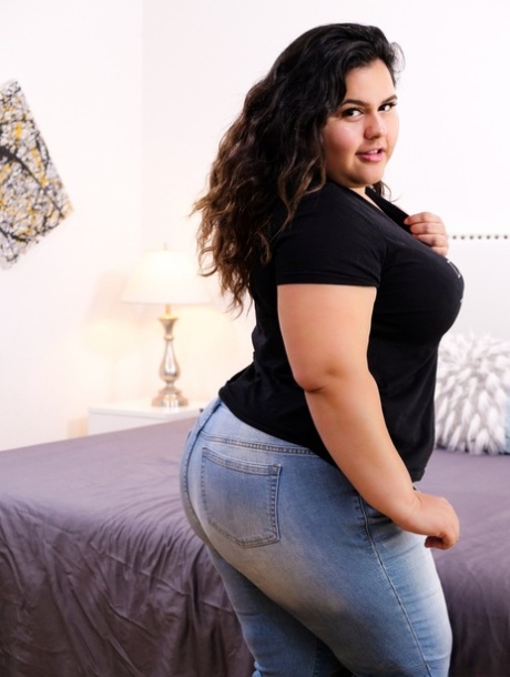 Obese Latina woman Karla Lane disrobes before a ball licking blowjob 39539488
