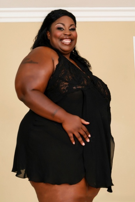 Beautiful Fat Interracial - Fat Ebony Nude & Porn Pics - ViewGals.com
