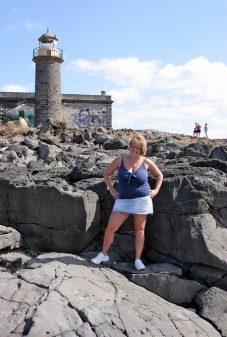 British BBW Curvy Claire exposes her big boobs while visiting a lighthouse 22348271