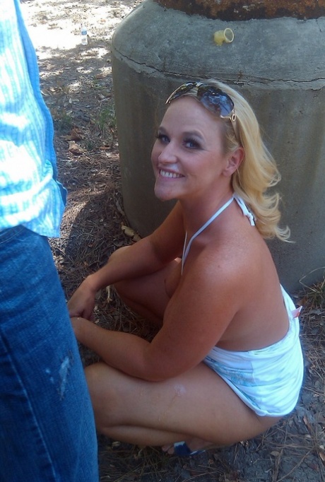 Blonde amateur Dee Siren gets caught having hardcore sex in a public park 99221932