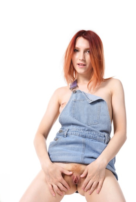Natural redhead Elin Flame removes her overalls before toying her snatch 92899644