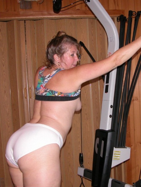 Mature amateur Devlynn exposes her tits and snatch on home gym equipment 49118343