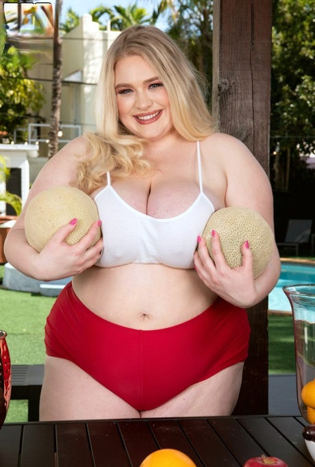Obese blonde Stella Daniels gets messy while devouring a fruit plate 54729628