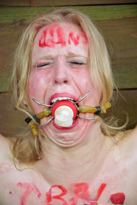 Helpless blonde teen Sarah Jane Ceylon is totally humiliated in bondage 39271316