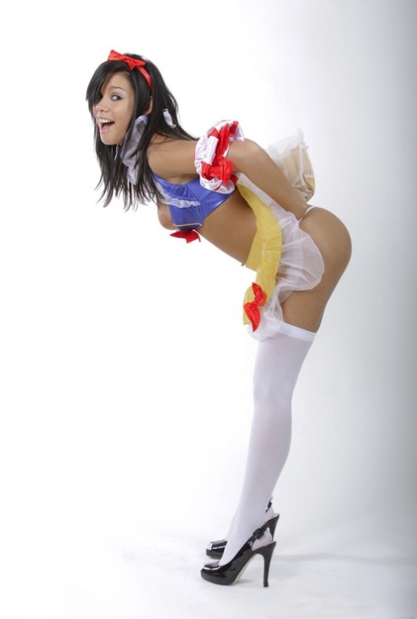 Cute teen girl Destiny Moody exposes herself while dressed as Snow White 73263416
