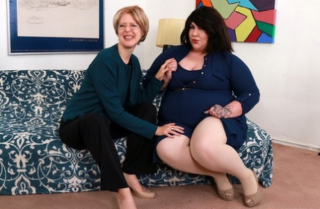 Fat woman Bella Bendz gets banged by a strap-on wielding lesbian 51318490