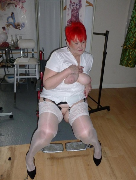 Redheaded nurse Valgasmic Exposed and a busty older lady play with a skeleton 11831021