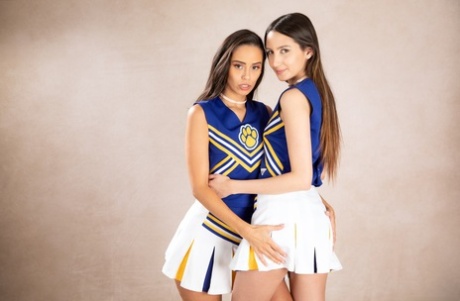 Teen cheerleaders Natalia Nix & Andreina Deluxe have lesbian sex on a bed 70108218