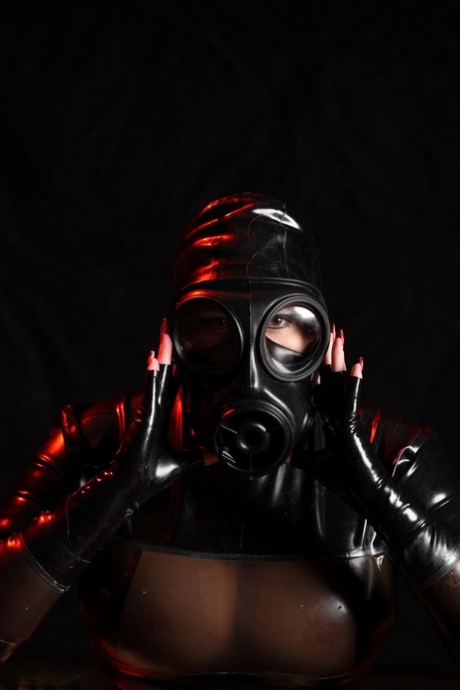 Solo model Avengelique poses in latex clothing and a gas mask 50136315