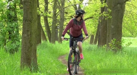 Solo girl Antonia Sainz squats for a pee while biking on a path in the woods 38912073