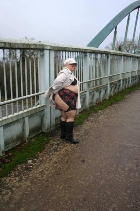 UK fatty Lexie Cummings shows her big ass on an pedestrian bridge 53973115